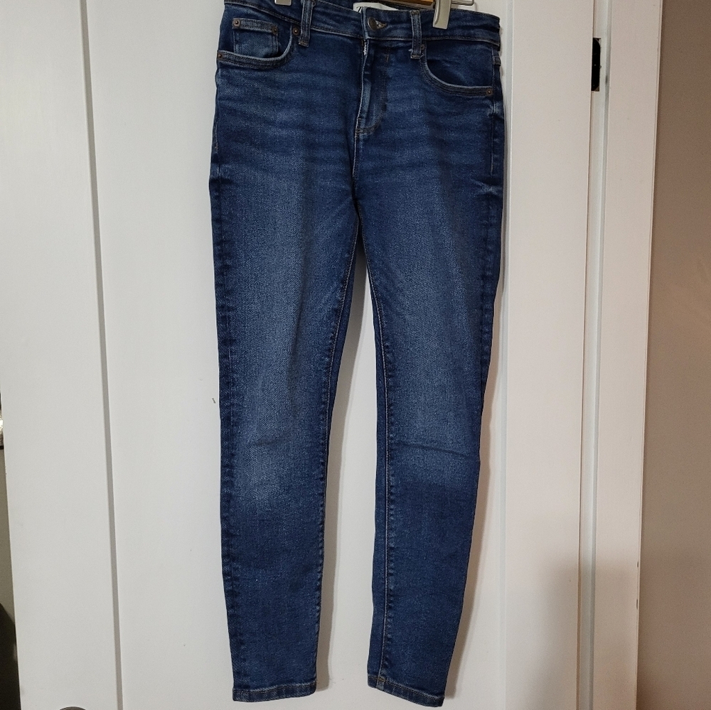 Zara  Women Jean's Size 6  (28x27)